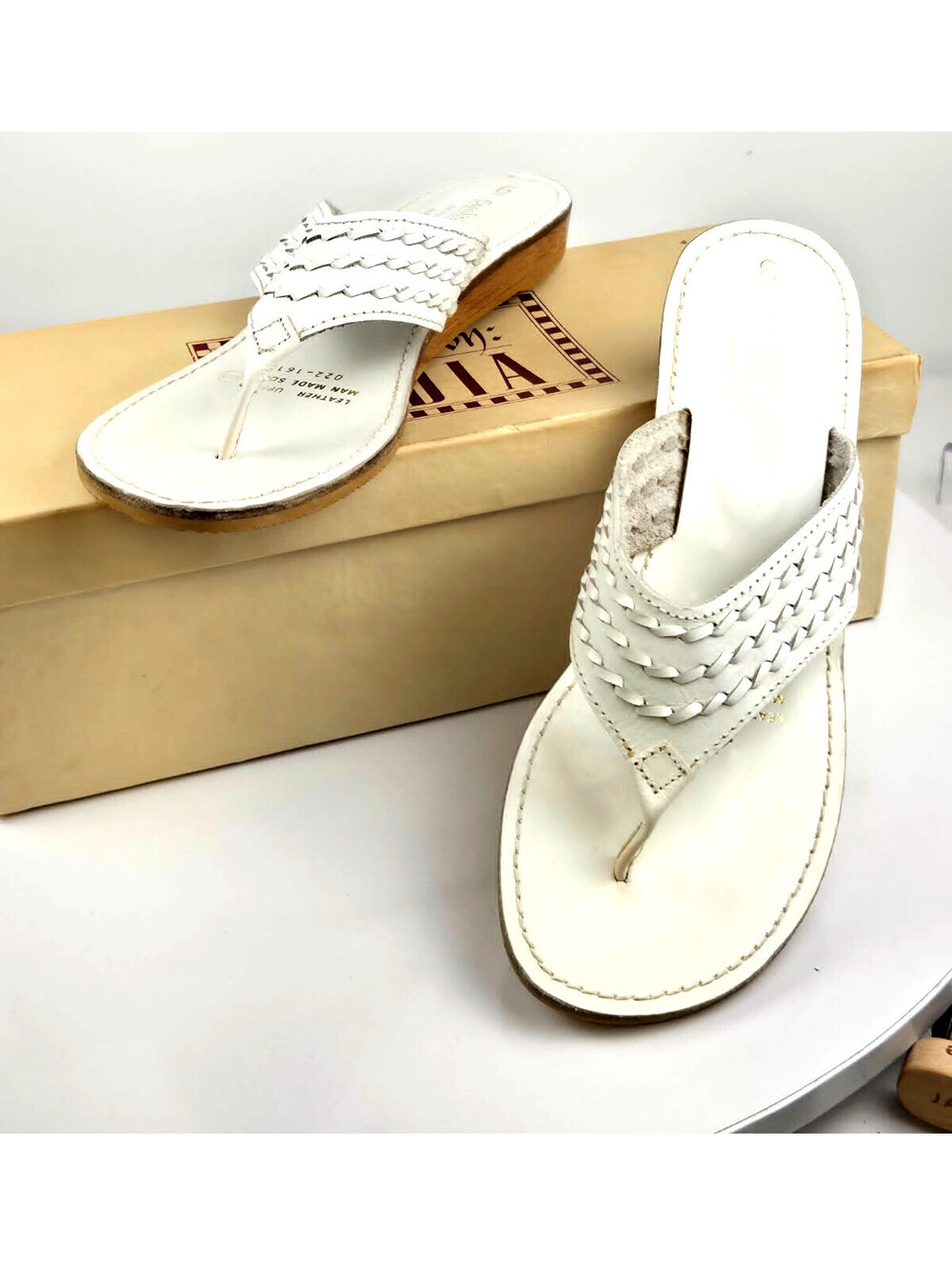 Vintage Expedition India White Leather Woven Thong Sandals Womens 6 NOS Box
